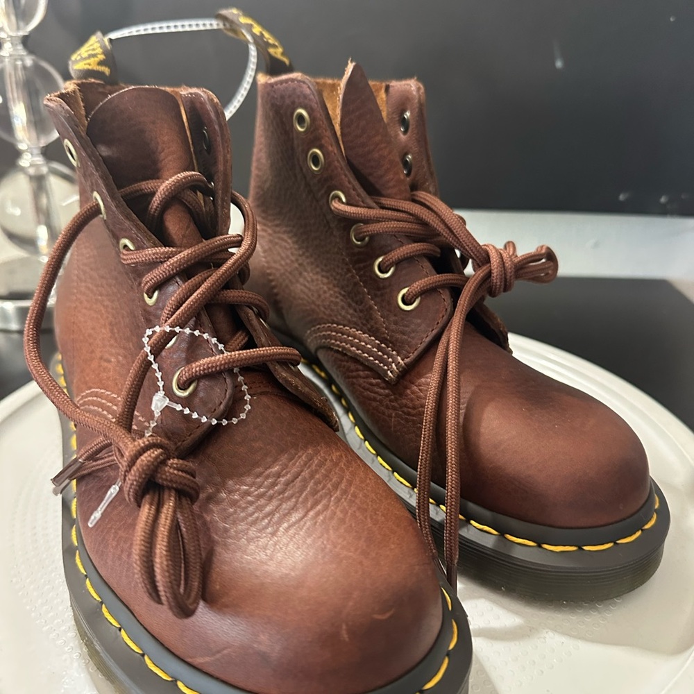 ๐Dr. Martens 101 Unbound Leather Ankle Boots - Picture 10 of 13